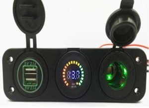 Гніздо USB з прикурювачем для мотоцикла/автомобіля врізне прямокутне 8 зелена підсвітка